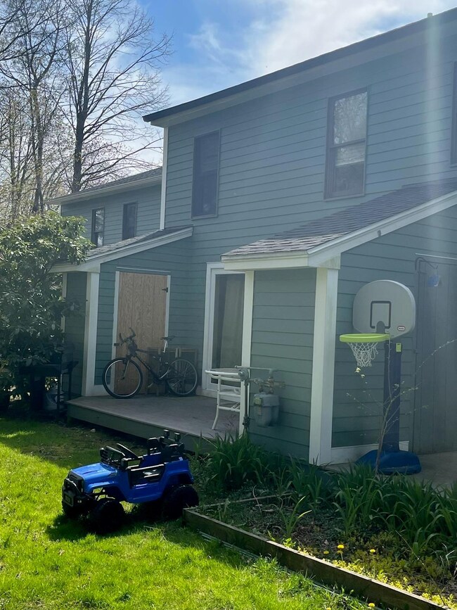 201 Piscassic St unit 201, Newmarket, NH 03857 - photo 3