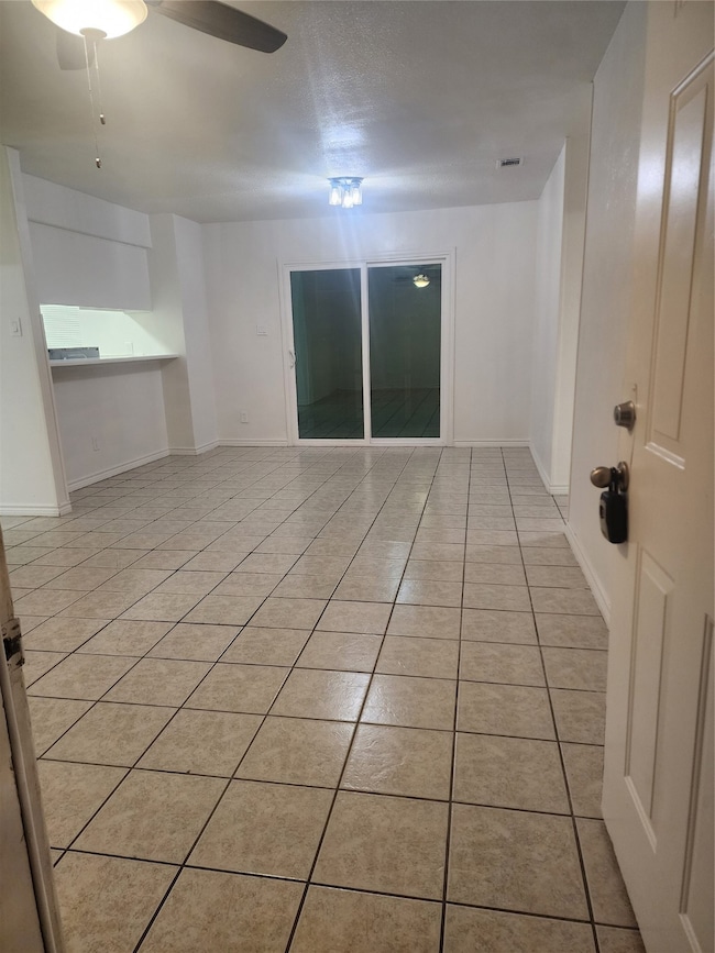 3900 Camelot St unit D, Denton, TX 76209 - photo 2