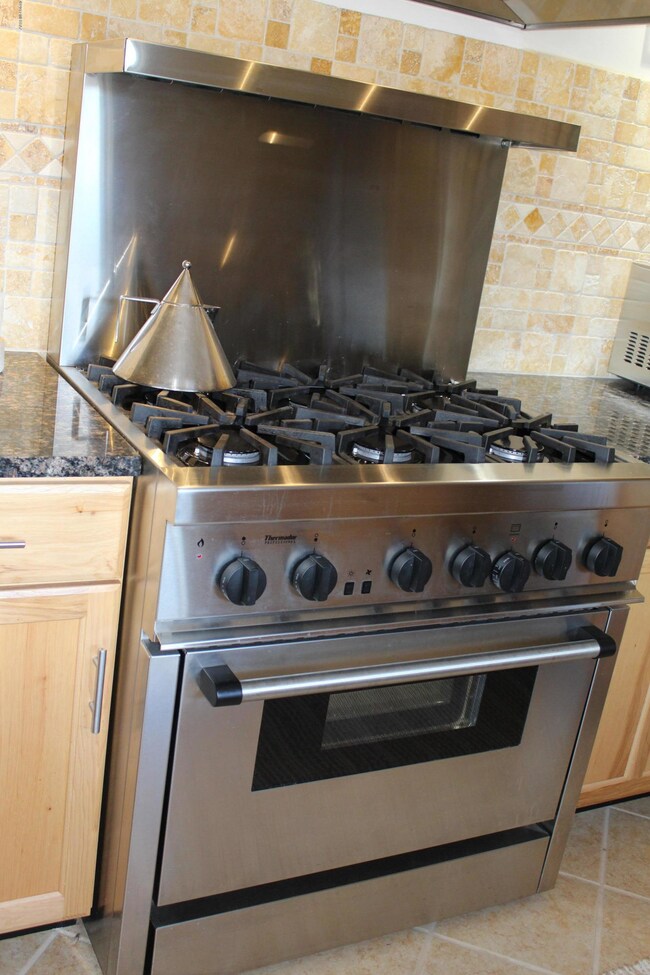 Gas Range Baker