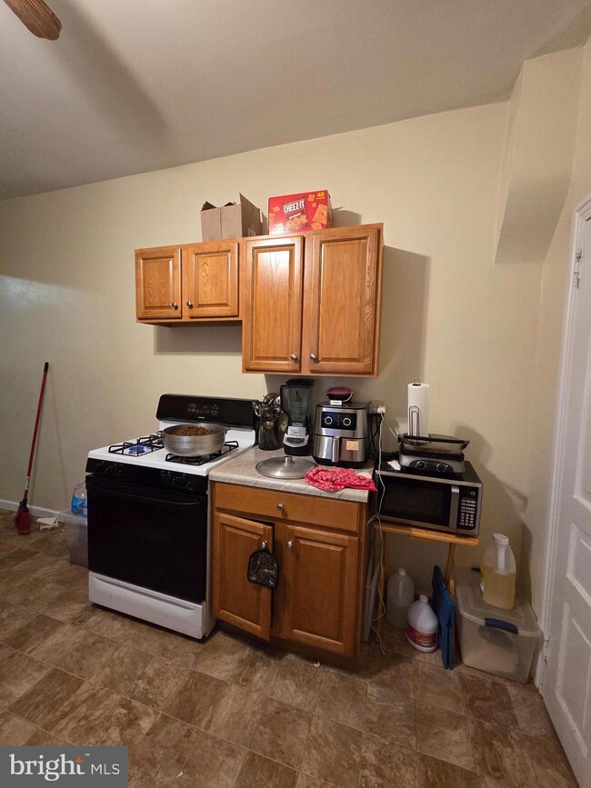 701 N 11th St, Reading, PA 19604 - photo 7