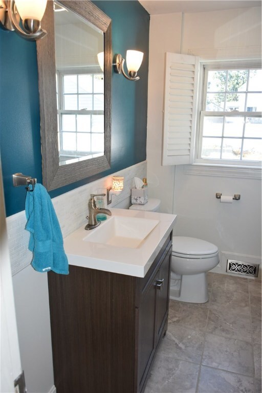 83 Magnolia St, Cranston, RI 02910 - photo 6