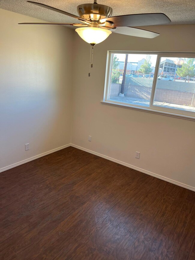 337 Gladys Ave, El Paso, TX 79915 - photo 5