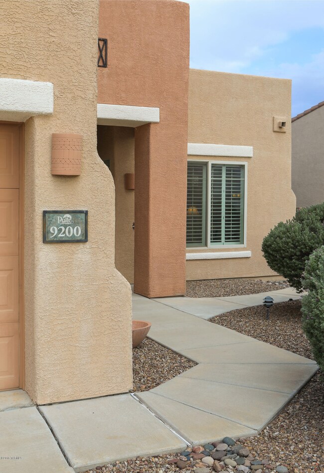 Desert Earth - Front Walkway