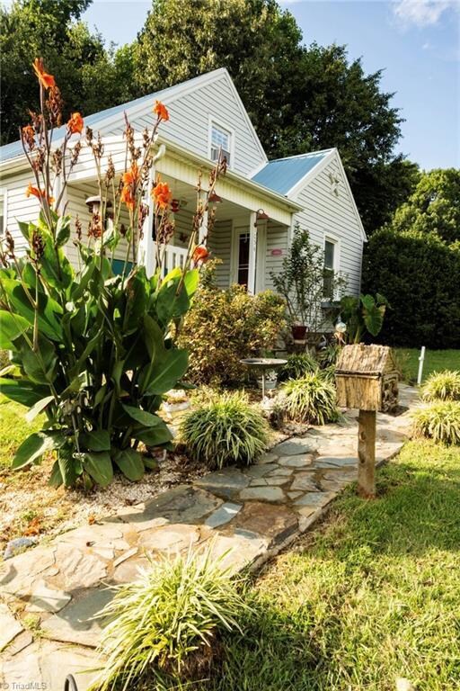 1054 Southmont Dr, Asheboro, NC 27205 - photo 4