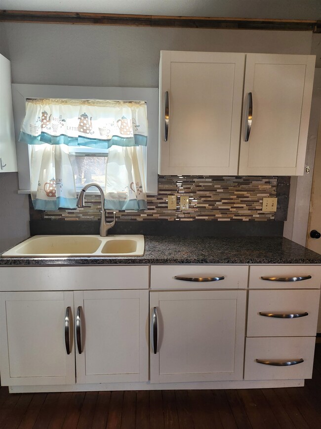 521 W Oklahoma Ave, Enid, OK 73701 - photo 6