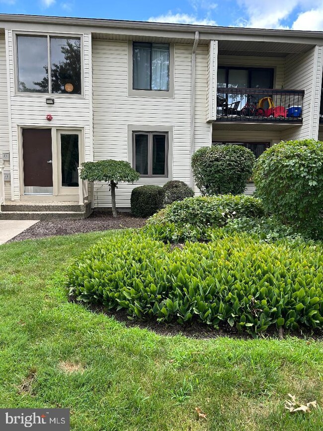 8 Z-8 Avon, East Windsor, NJ 08520 - photo 2