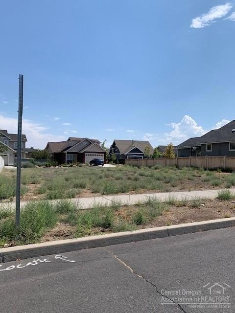 940 NW Rimrock Dr, Redmond, OR 97756 - photo 2