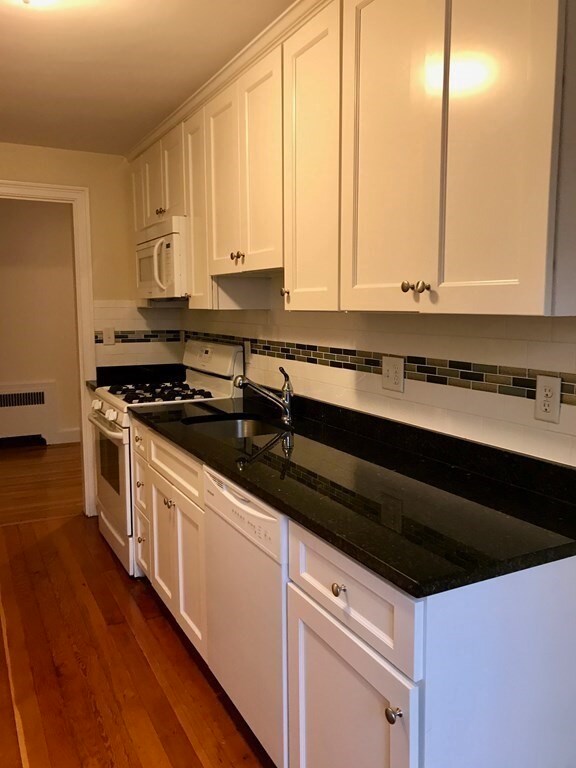 8 Mount Ida St unit 3, Newton, MA 02458 - photo 2