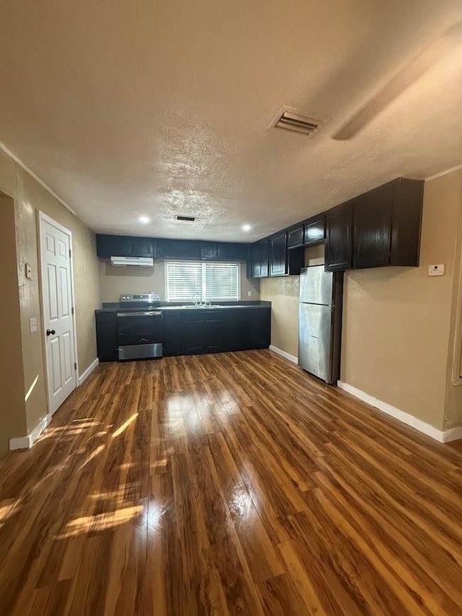 508 Pine St, Douglas, GA 31533 - photo 2