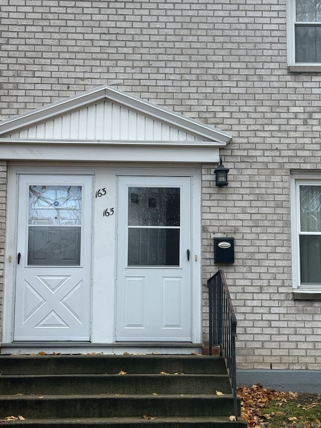 165 Yaremich Dr, Bridgeport, CT 06606 - photo 2