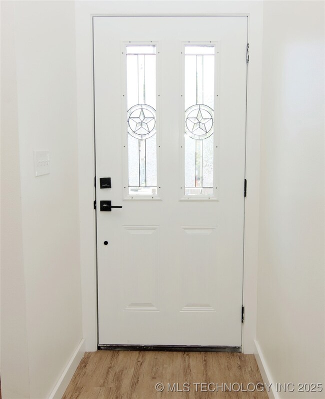 1004 N State St, Wagoner, OK 74467 - photo 2