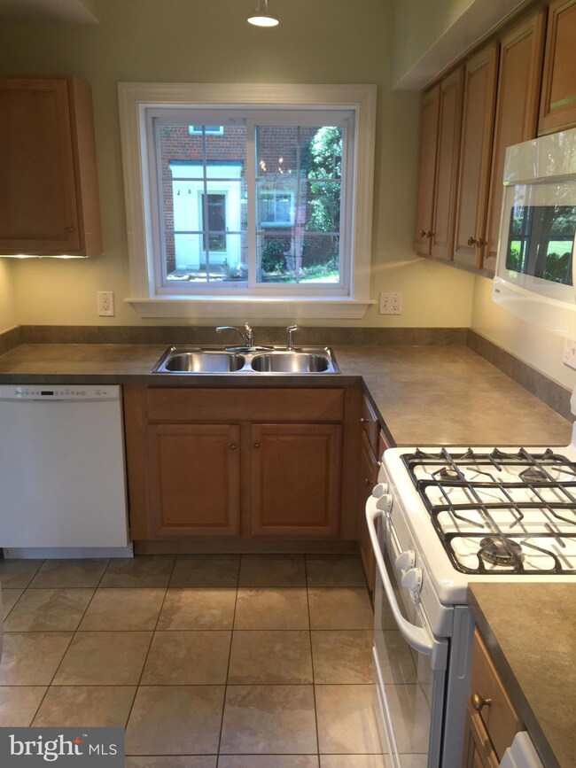 1624 Mount Eagle Place, Alexandria, VA 22302 - photo 7