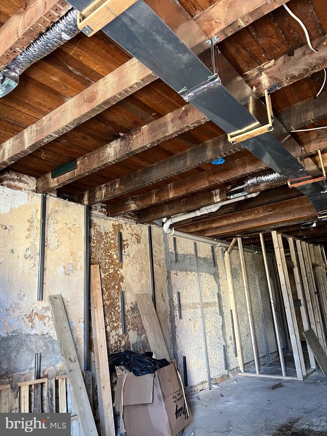 1124 N Carrollton Ave, Baltimore, MD 21217 - photo 6