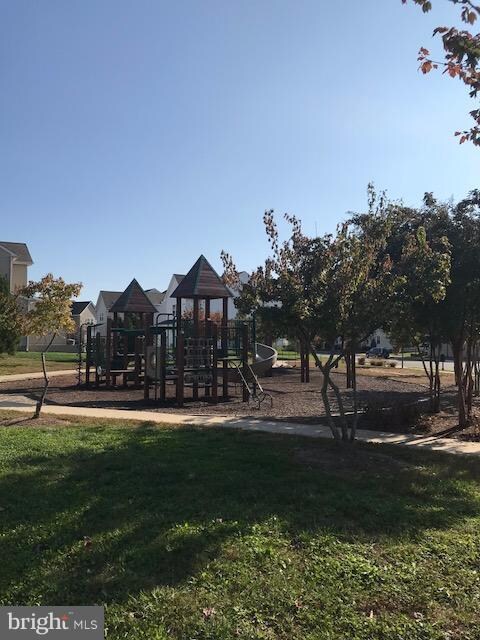 23398 Larkspur St, California, MD 20619 - photo 4