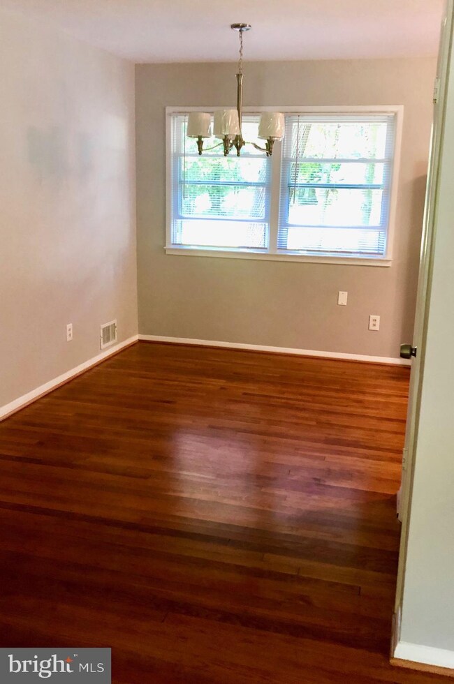 13212 Turkey Branch Pkwy, Rockville, MD 20853 - photo 5