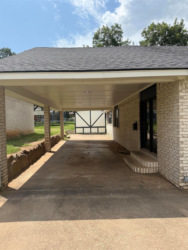 413 E Harper Ave, Waurika, OK 73573 - photo 2