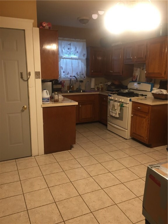 127 Verndale Ave, Providence, RI 02905 - photo 6