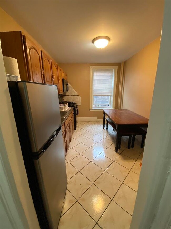 157-159 W 48th St unit 203, Bayonne, NJ 07002 - photo 3