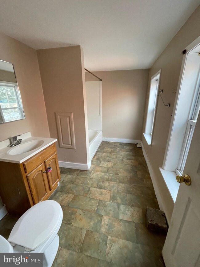 1330 Kenny St, Reading, PA 19602 - photo 4