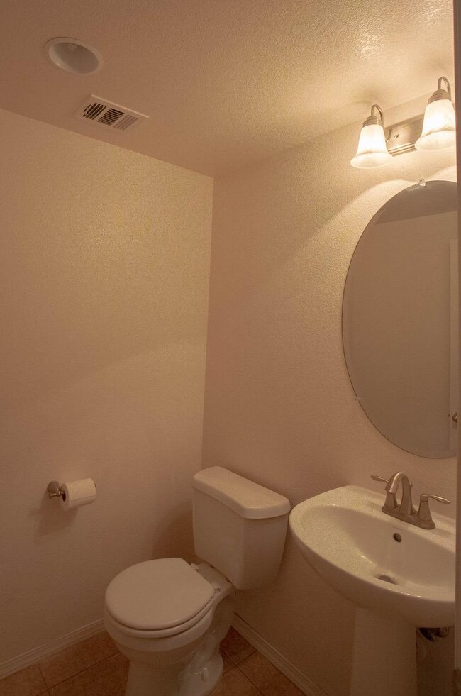 1219 W Walter Ave unit 3, Fowler, CA 93625 - photo 5