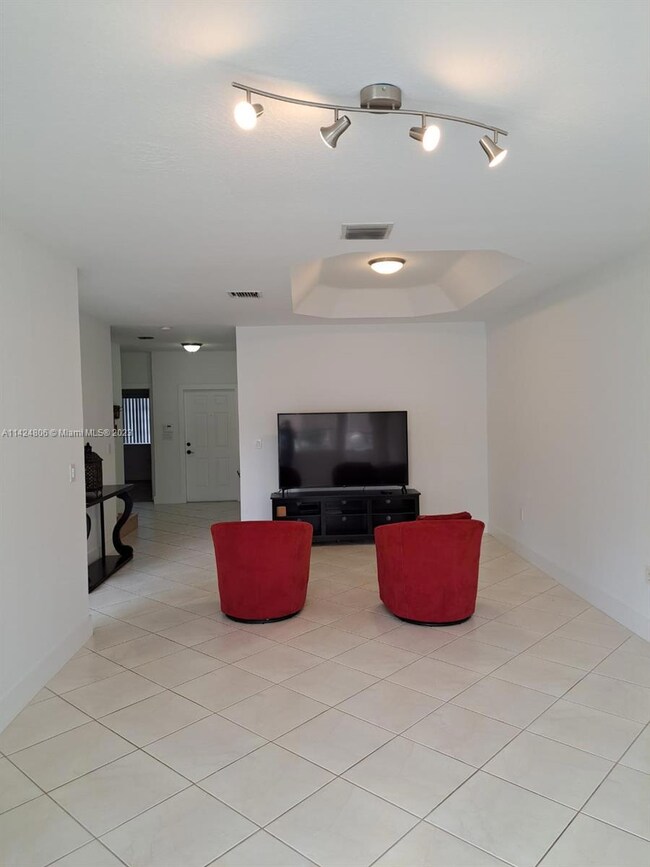11200 NW 73rd St, Doral, FL 33178 - photo 4