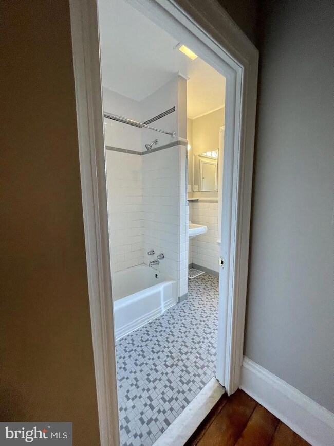 114 E 6th Ave unit 2, Conshohocken, PA 19428 - photo 6