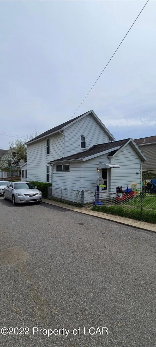 516 2nd St, West Pittston, PA 18643 - photo 4