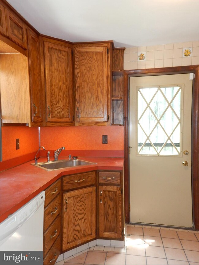 6718 Conway Ave, Takoma Park, MD 20912 - photo 7