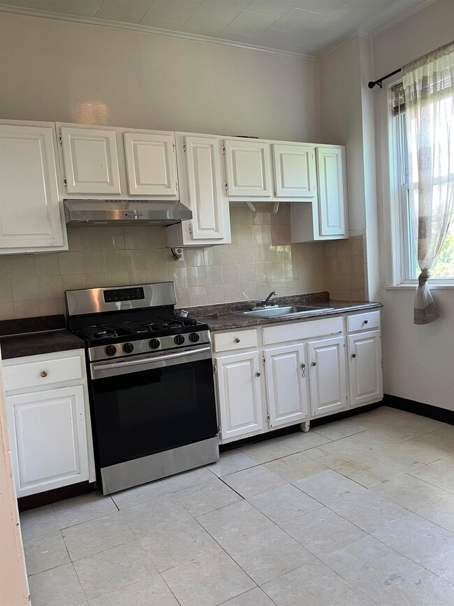 32 Manhattan Ave unit 2, Jersey City, NJ 07307 - photo 2