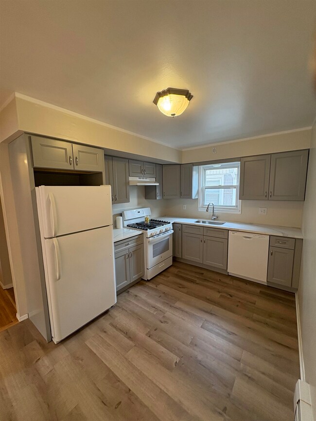 37 W 7th St unit 2, Bayonne, NJ 07002 - photo 6