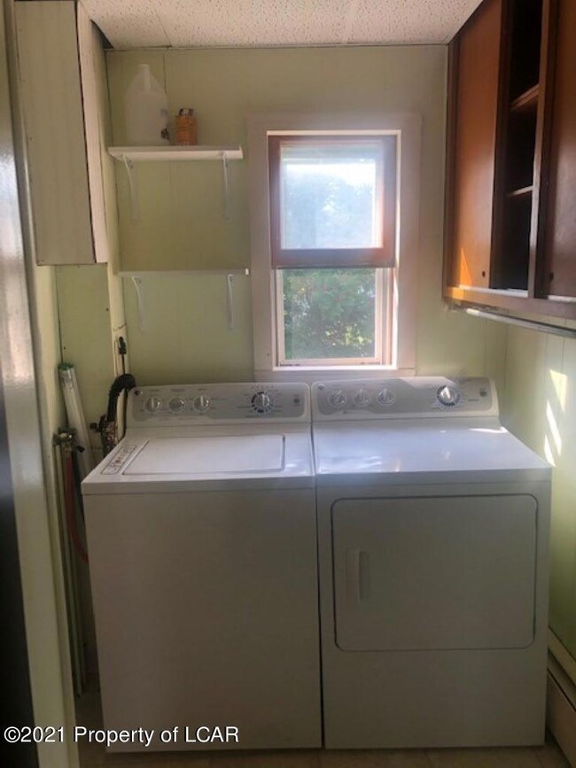 39 Ensign St, Wyoming, PA 18644 - photo 4