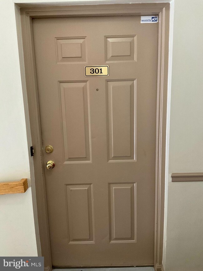 9808 Lake Pointe Ct unit 301, Upper Marlboro, MD 20774 - photo 5