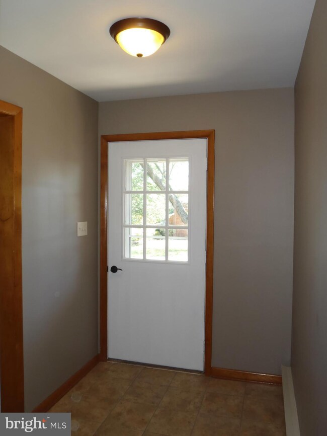 155 Linwood Dr, Chambersburg, PA 17202 - photo 3