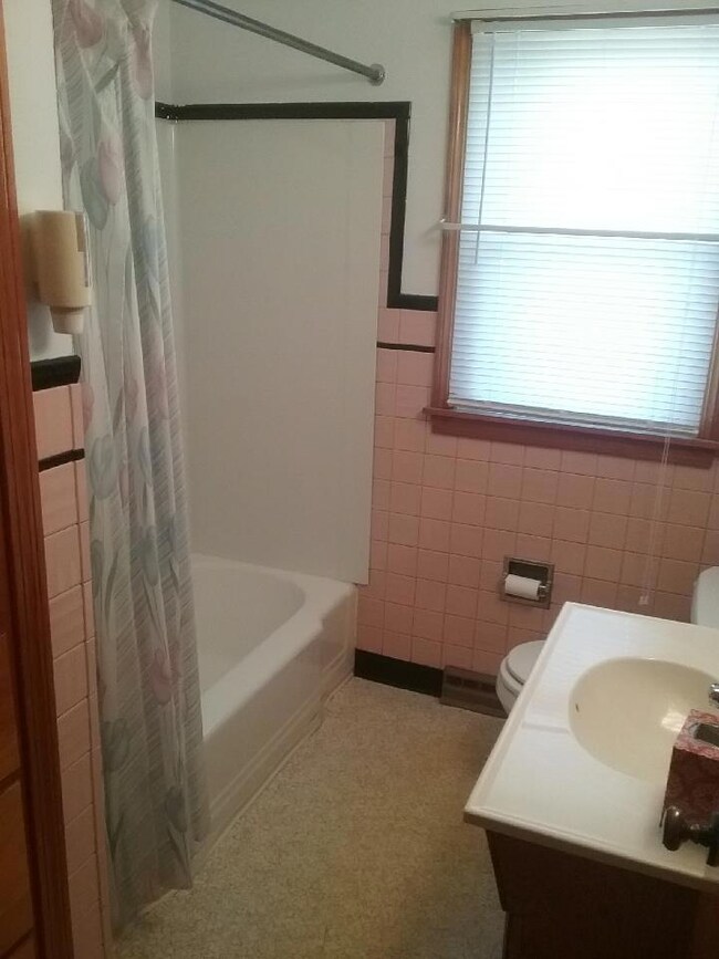 1133 Jefferson St, Bucyrus, OH 44820 - photo 5