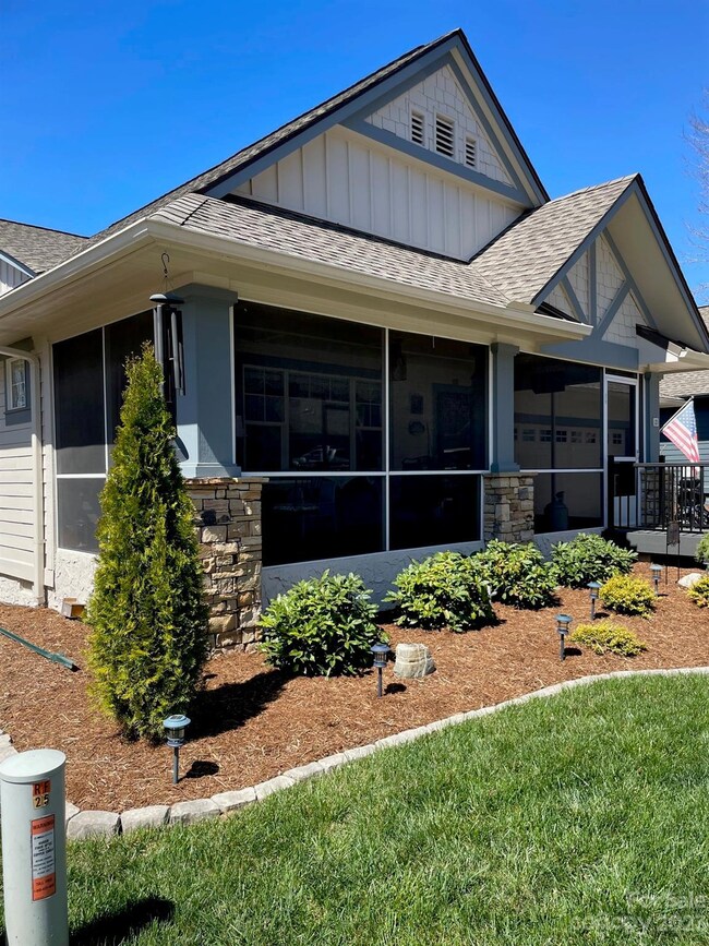 23 Gray Wolf Ln, Hendersonville, NC 28792 - photo 2