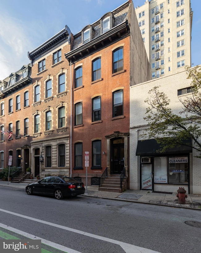 1903 Spruce St unit 3E, Philadelphia, PA 19103 - photo 2