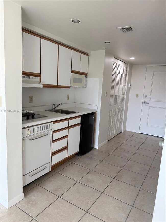 5717 SW 72nd St unit 5717, Miami, FL 33143 - photo 2