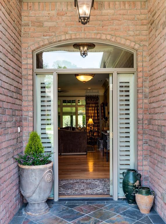 Easy access-No steps!!