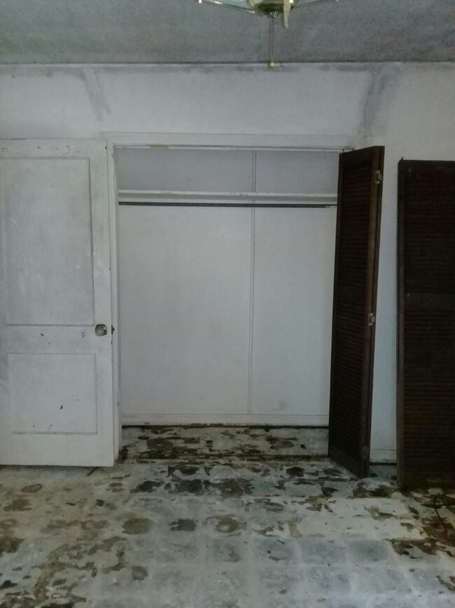 2010 Merlin St, Bay City, TX 77414 - photo 4