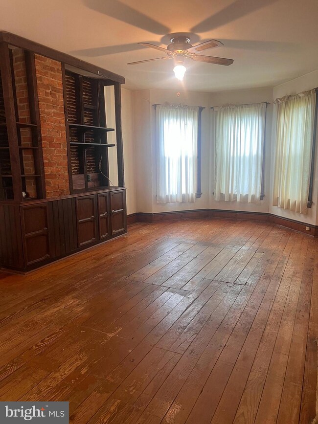 243 Mercer St, Hightstown, NJ 08520 - photo 4