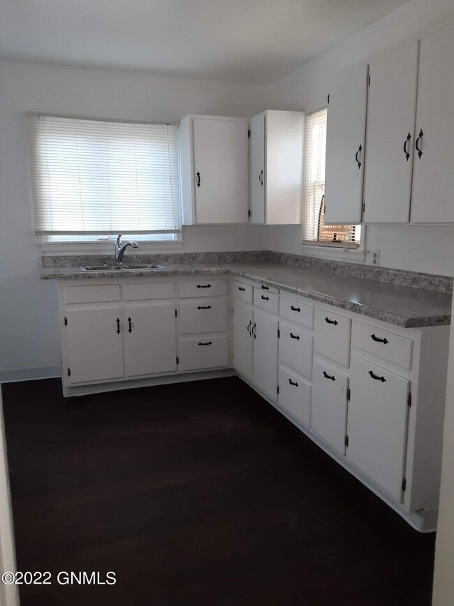 219 4th Ave W, Turtle Lake, ND 58575 - photo 4