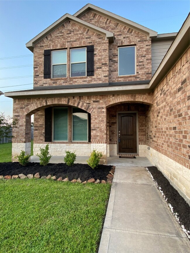 374 Kendall Crest Dr, Alvin, TX 77511 - photo 2