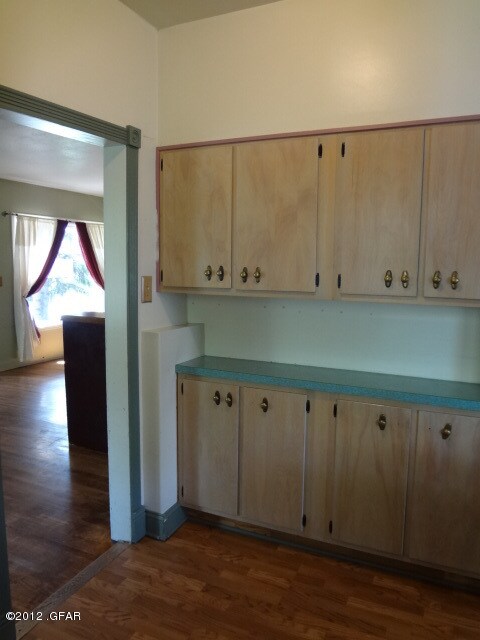 Built-Ins in Kitchen/Dining Area