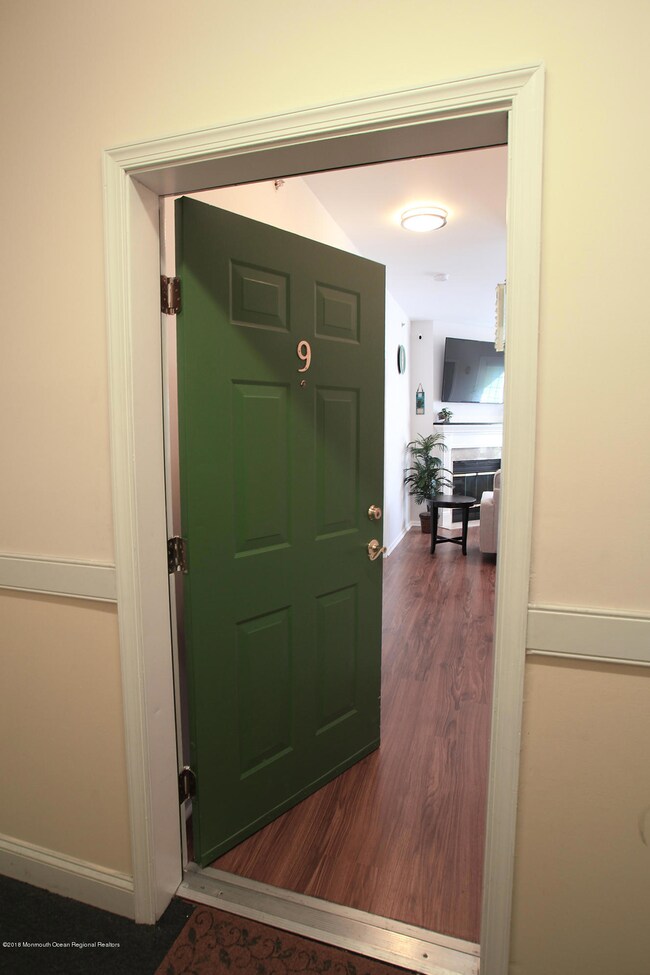 276 Beachway Ave unit 9, Keansburg, NJ 07734 - photo 3