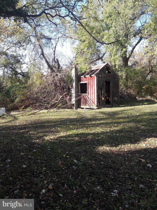 2925 Delaware Ave, Halethorpe, MD 21227 - photo 3