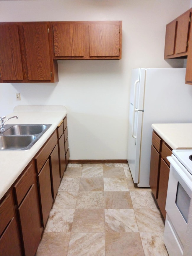 520 Saint Johns St unit 6, Morgan, MN 56266 - photo 2