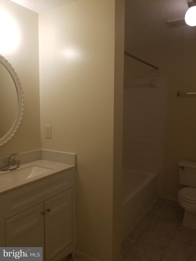 8653 Bent Arrow Ct, Springfield, VA 22153 - photo 3