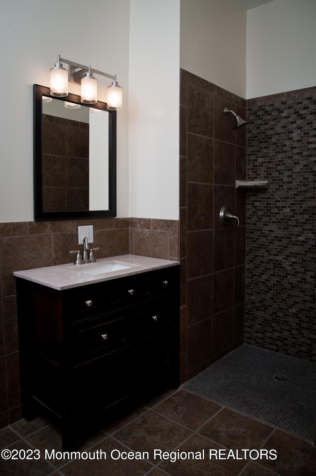 Brown bath, white top