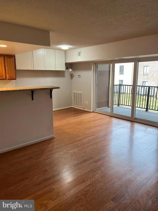 2228 Castle Rock Square unit 12C, Reston, VA 20191 - photo 6