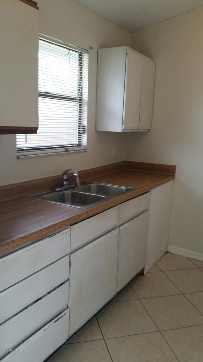 5135 Indian Lakes Ct unit 4, Jacksonville, FL 32210 - photo 5